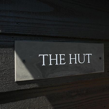 فندق The Hut - A Shepherd'S Hut On Our Family Farm In Warwickshire إيفيشام المظهر الخارجي الصورة