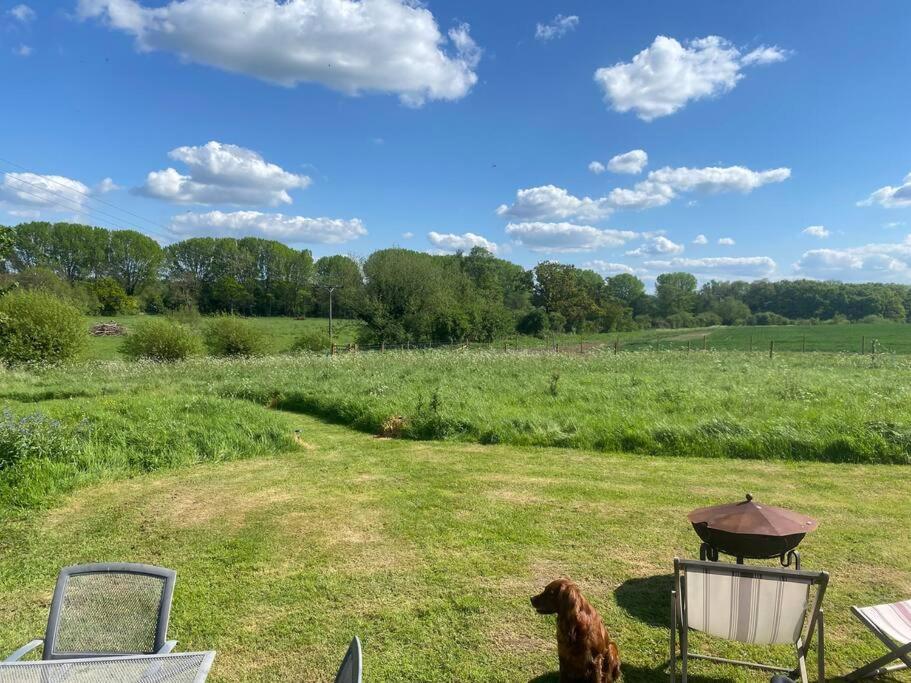 فندق The Hut - A Shepherd'S Hut On Our Family Farm In Warwickshire إيفيشام المظهر الخارجي الصورة